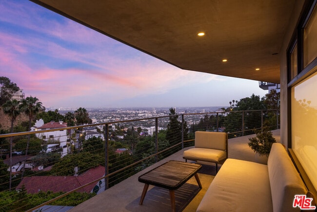 Building Photo - 8634 Franklin Ave