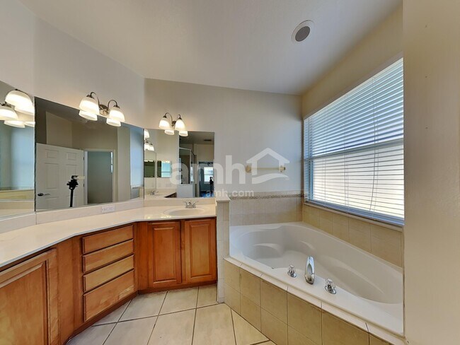 Building Photo - 6244 Macaw Glen