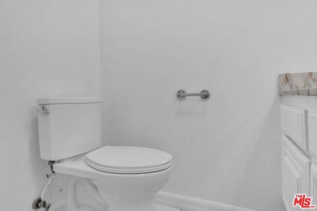 Building Photo - 8642 Gregory Wy