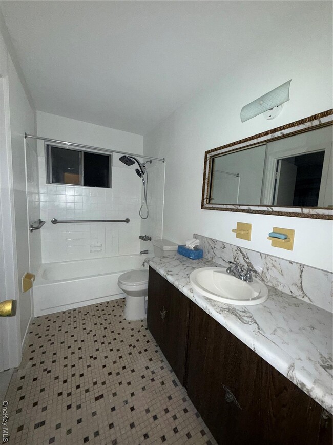 Building Photo - 227 N Walnut St