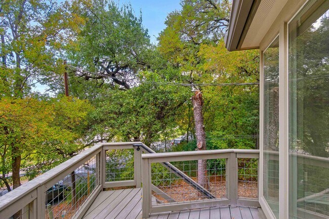 Building Photo - 701 Azie Morton Rd