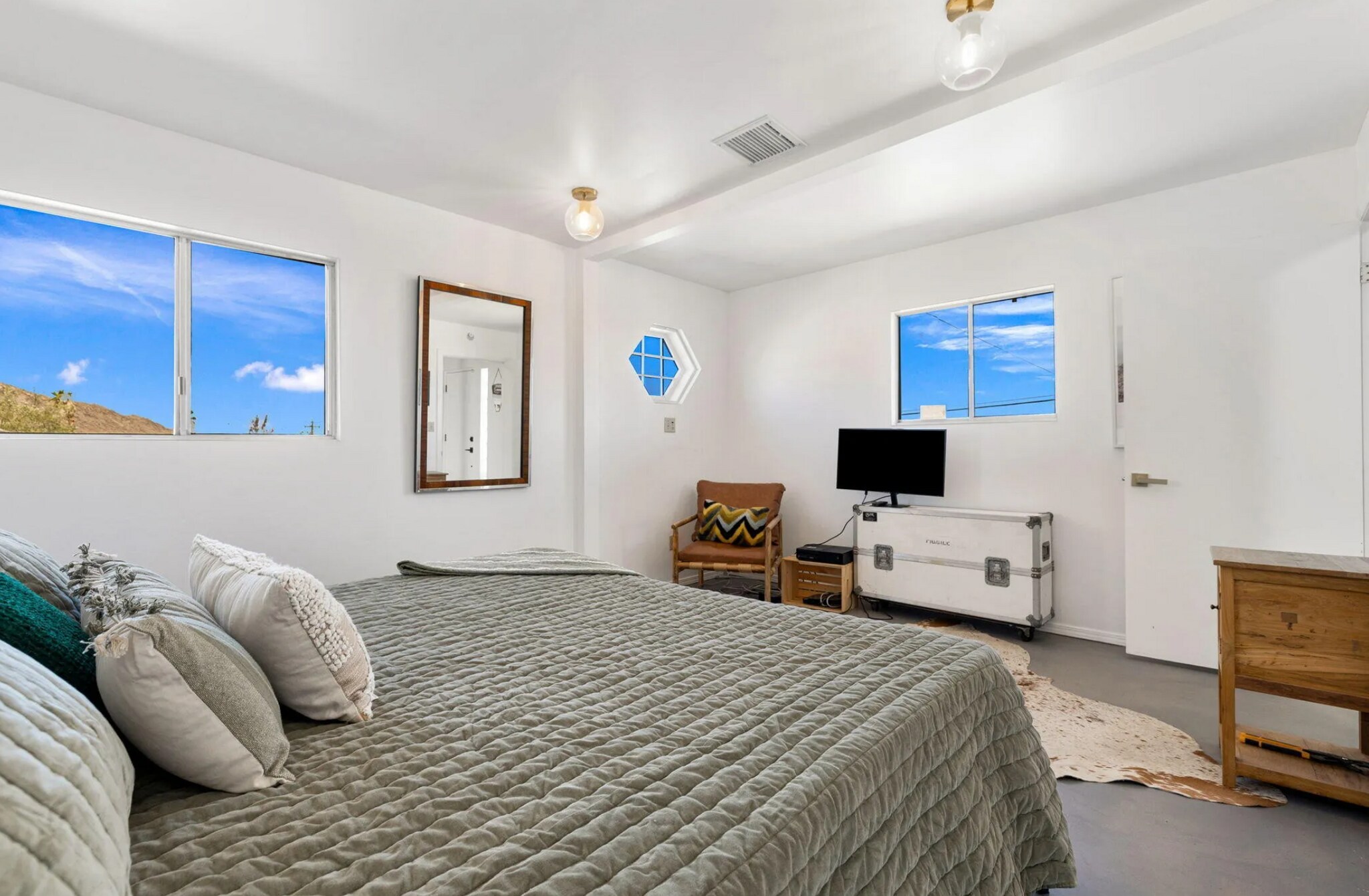 Building Photo - 7657 N Star Ave