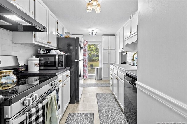 Building Photo - 1300 Calla Cir