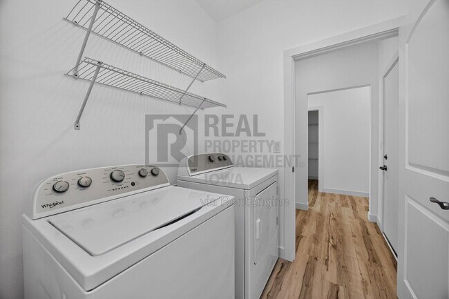 Building Photo - 8914 Hickory Dr