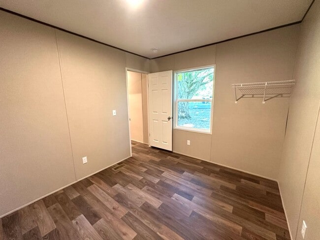 Building Photo - Brand new Efficiency 1 BR mobile home with large bonus room