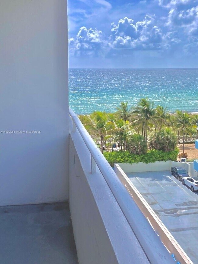 Primary Photo - 9225 Collins Ave
