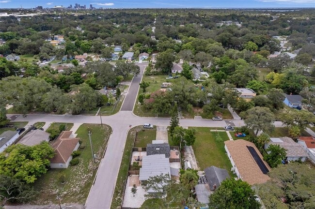 Building Photo - 1703 Newark St S