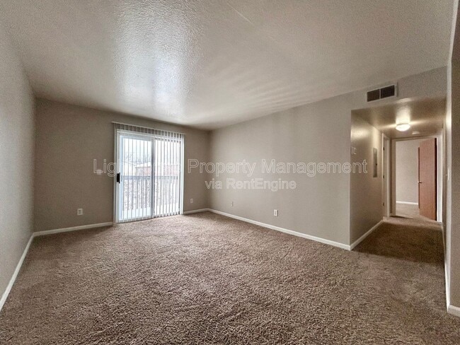 Building Photo - 585 W Randall St