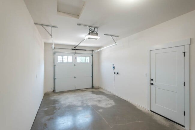 Building Photo - OWN966