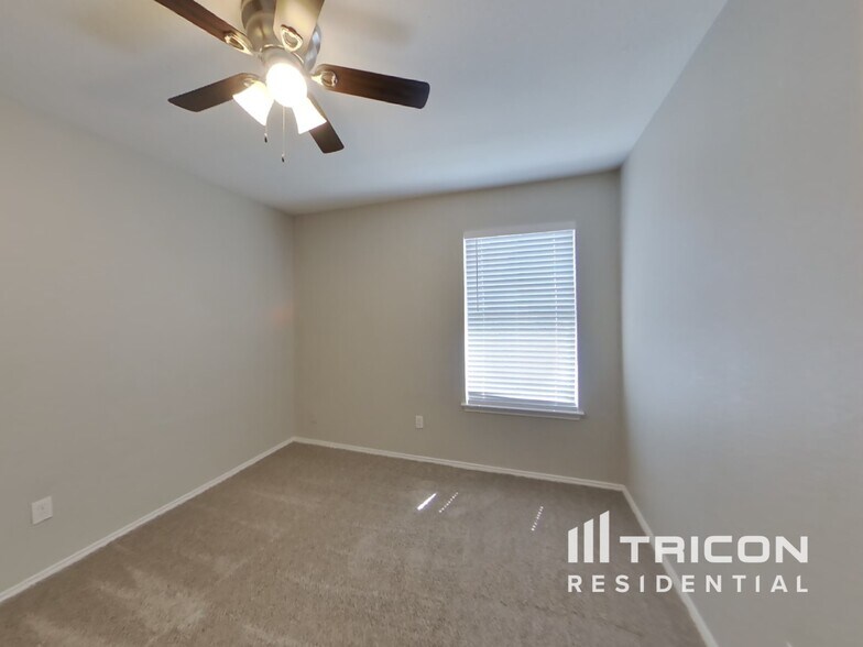 Building Photo - 1106 Castleman Dr