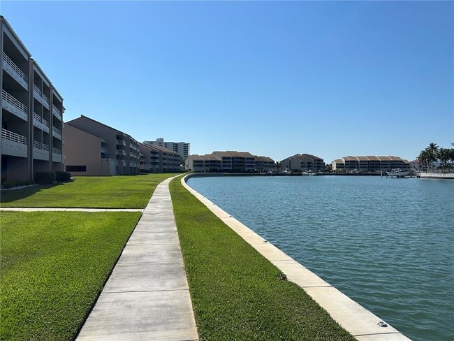 Building Photo - 6260 Kipps Colony Ct S