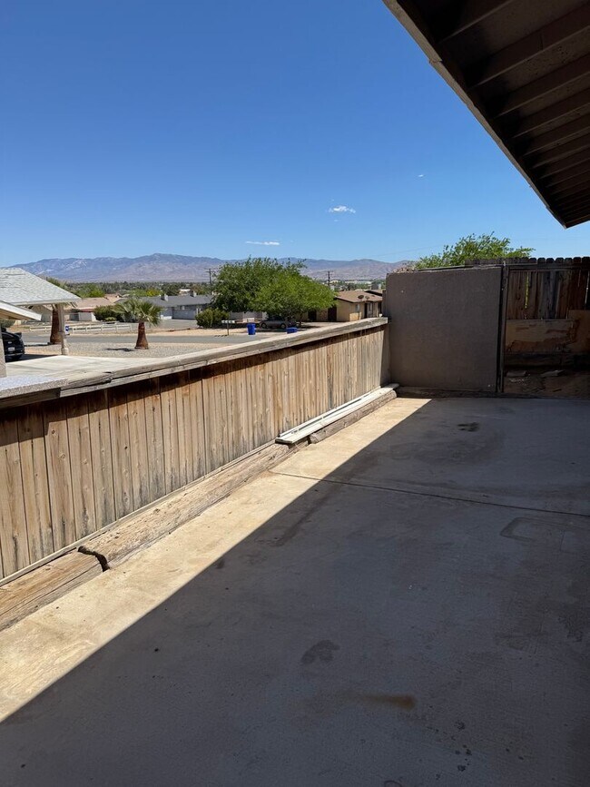 Building Photo - Apple Valley- Four Plex- 2 Bedrooms, 2 Bat...
