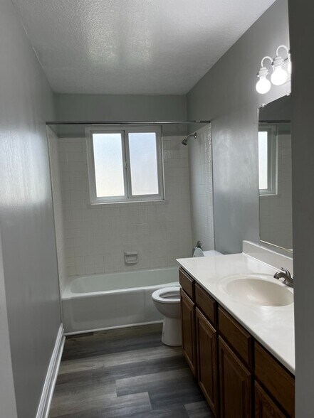 Building Photo - 1442 Willowbrook Dr