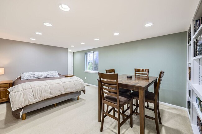 Building Photo - Walkability, Space, and Sunshine: 4Bd Home...