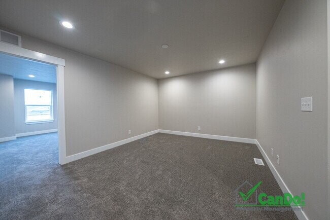Building Photo - BEAUTIFUL 4 BEDROOM TOWNHOME for rent in A...