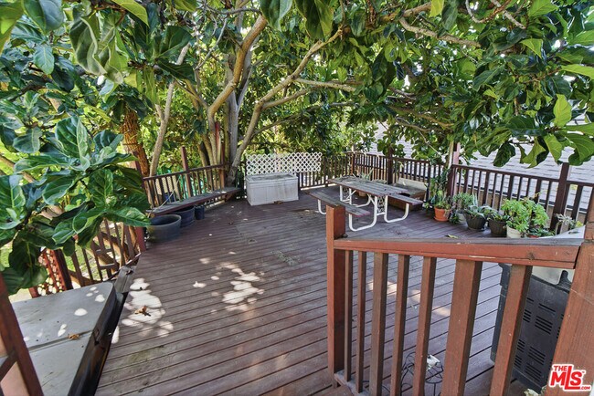 Building Photo - 1301 Angelus Ave