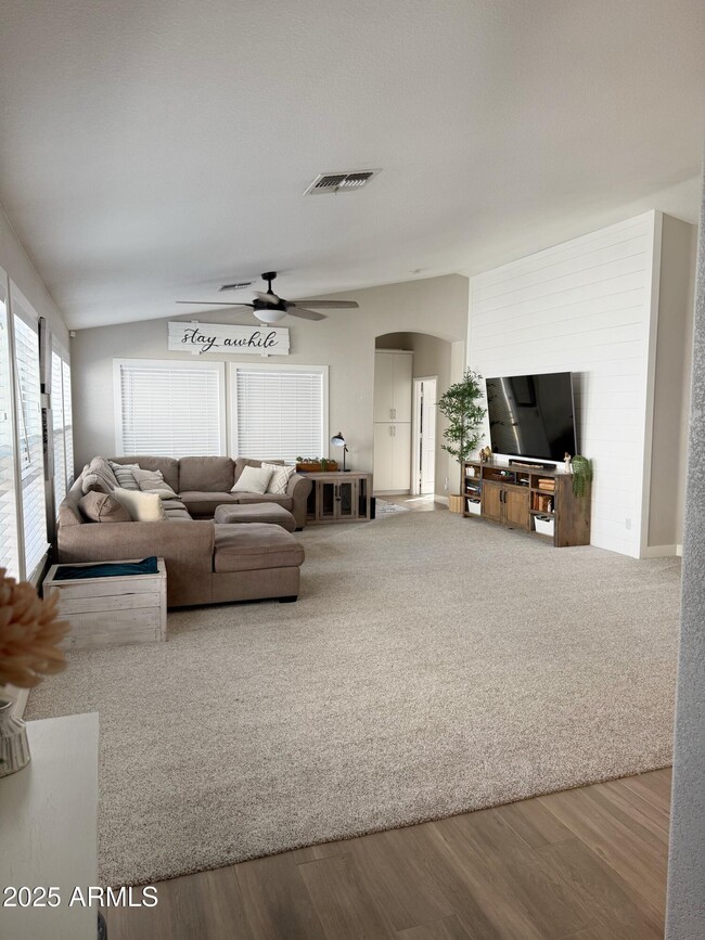 Building Photo - 17371 W Coyote Trail Dr