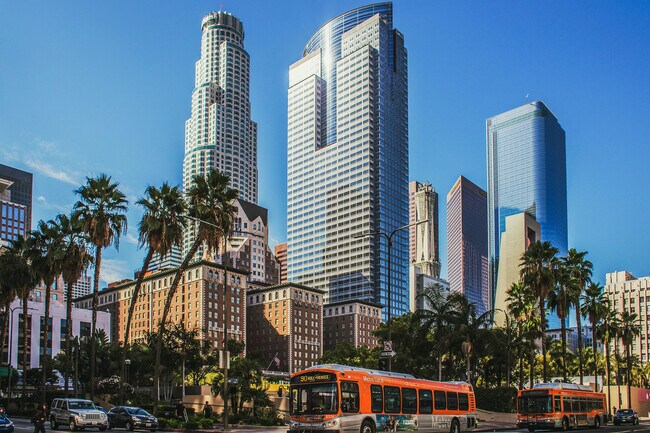 Building Photo - 612 Flower St