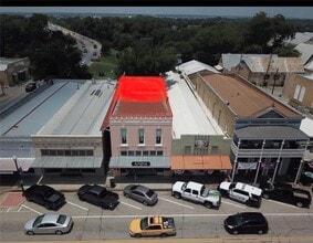 Building Photo - 1006 Main St