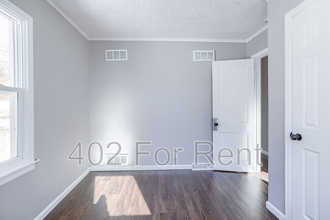 Building Photo - 5345 N 33rd Ave