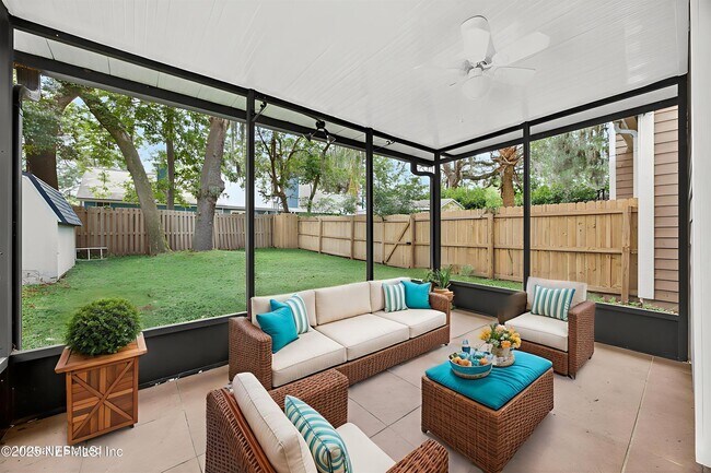 Building Photo - 3945 Oak St