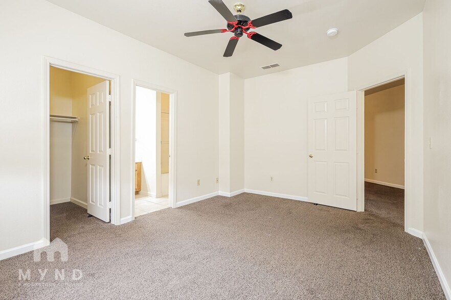 Building Photo - 900 S Meadows Pkwy