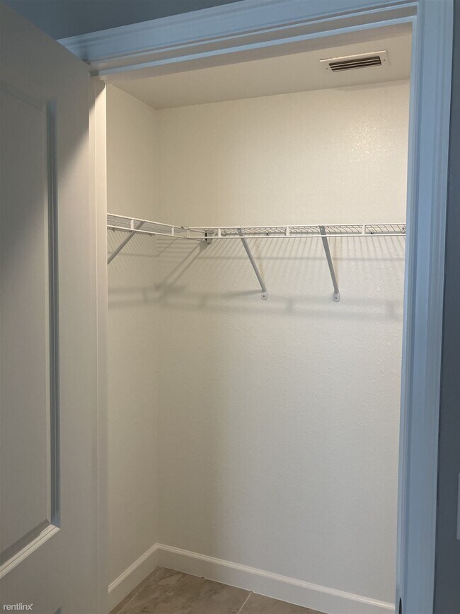 Building Photo - 3 br, 2 bath Duplex - 127 Boundary Bouleva...