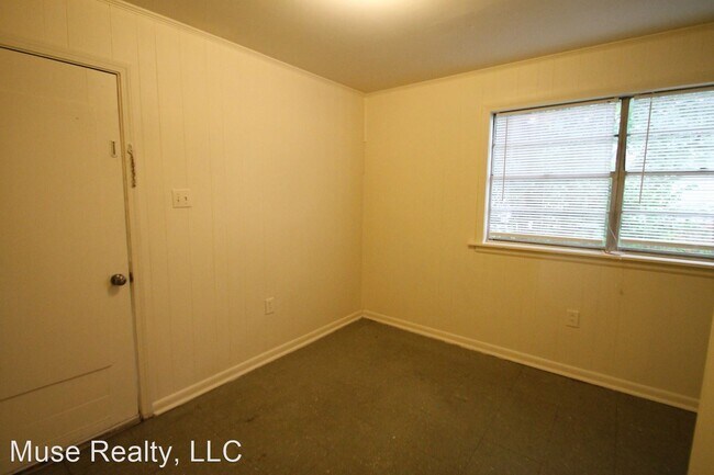 Building Photo - 1 br, 1 bath House - 556 1/2 Flint Street