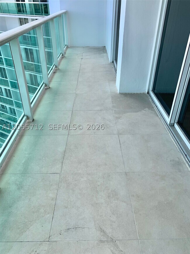 Building Photo - 100 Bayview Dr