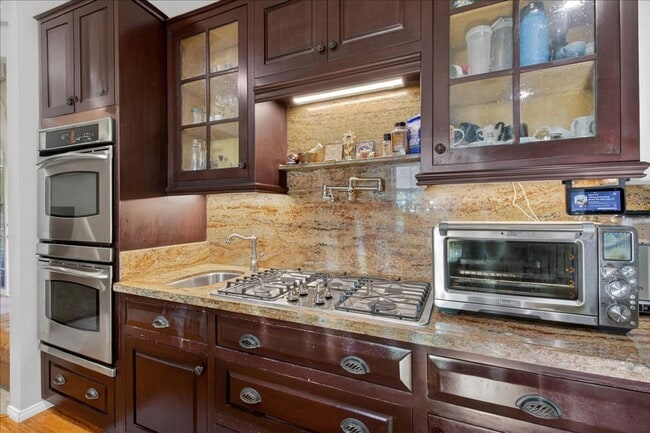 Building Photo - Beautiful & Spacious South Torrance Home