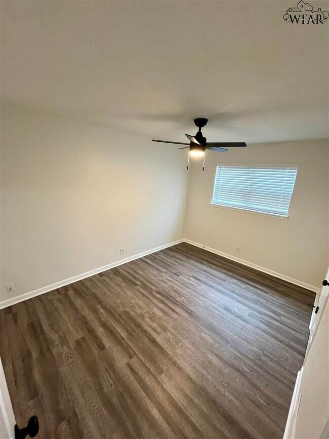 Building Photo - 5133 Lakefront Dr