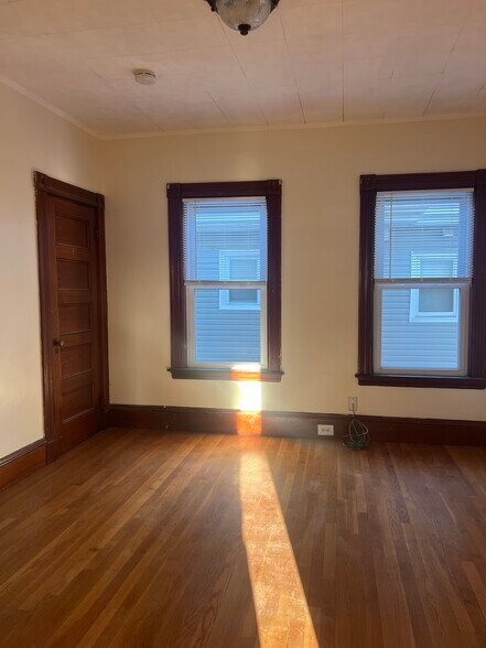 Building Photo - 218 Elm St
