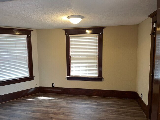 Building Photo - 3 bed 1 bath, country character and historic charm, Large shop, upstairs bonus room ,lots of uniq...