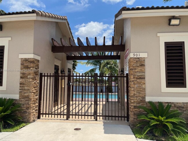 Building Photo - 977 SW 153rd Path