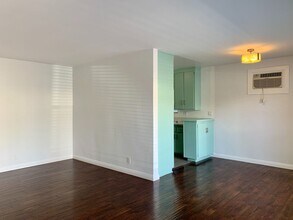 Building Photo - Completely Updated Front Unit