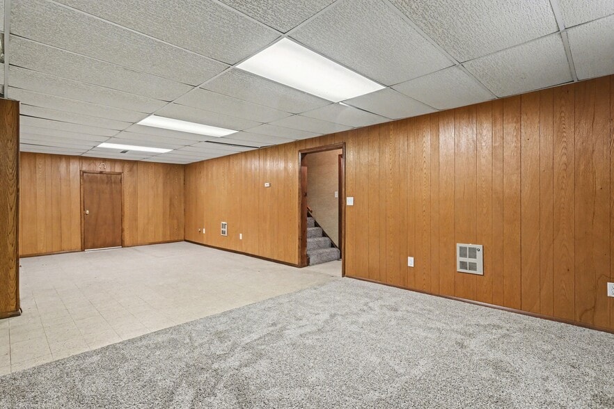 Building Photo - 2406 S 46th St