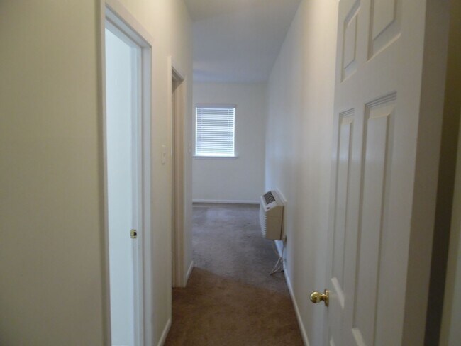 Building Photo - N256