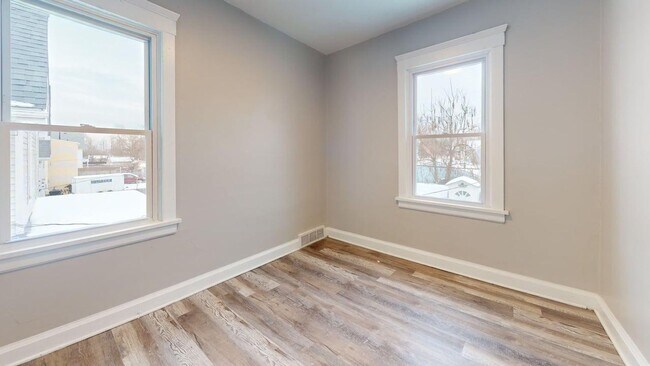 Building Photo - 2121 W 105th St