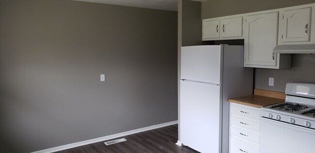 Building Photo - 3 bedroom 1 bath