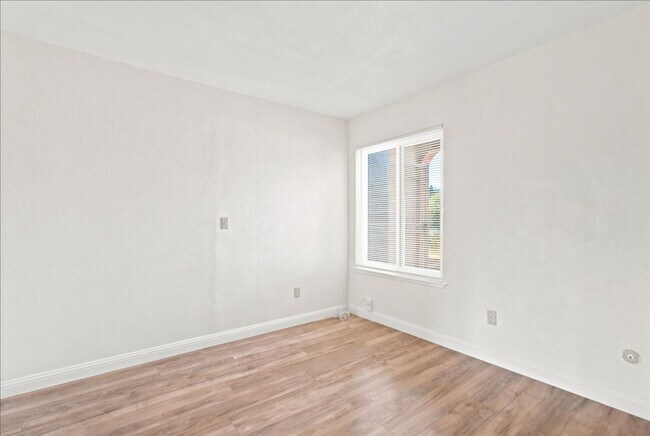 Building Photo - 1379 San Juan Rd