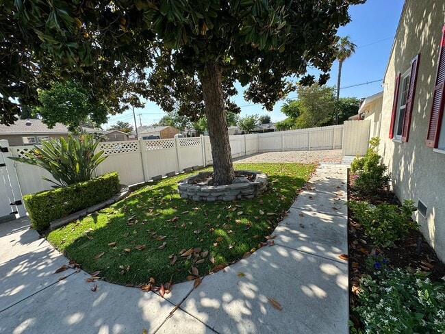 Building Photo - 3917 W Chandler Blvd