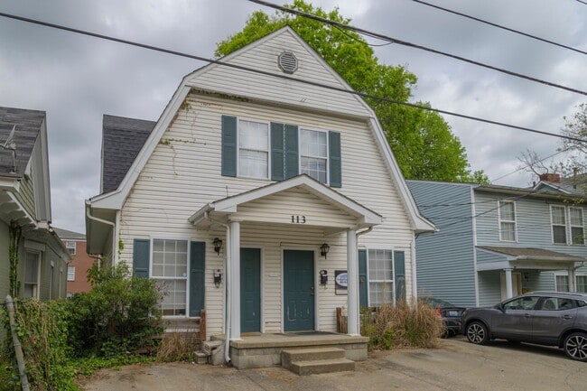 Building Photo - Great 2 Bedroom Apartment Near Campus!