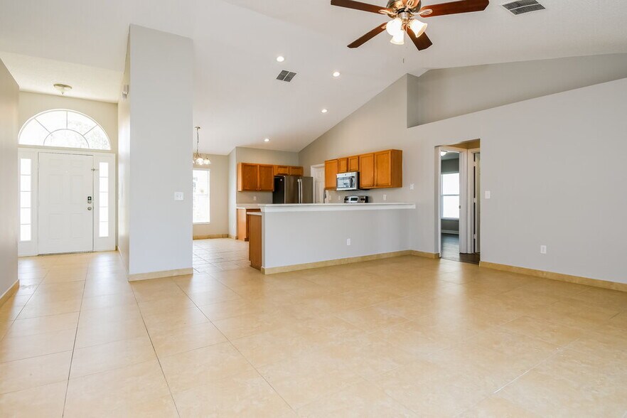 Building Photo - 653 Cotulla Dr