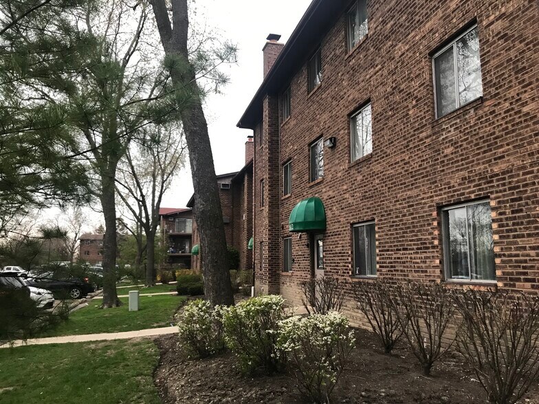 Building Photo - 2512 Waterbury Dr