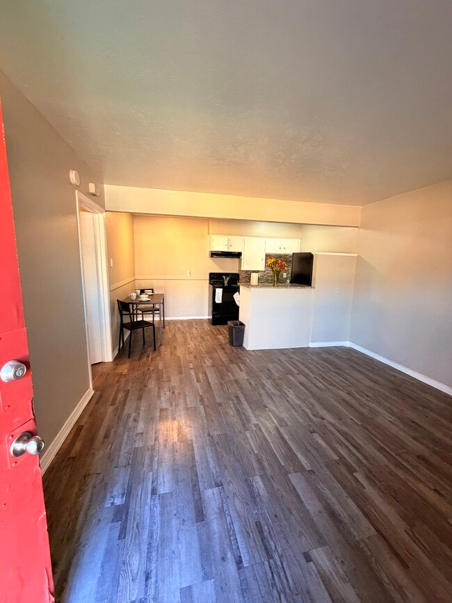 Building Photo - Sunrise Suites