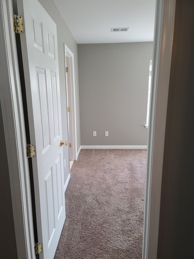 Building Photo - 3 Bedroom Townhome for Rent in Waynesboro