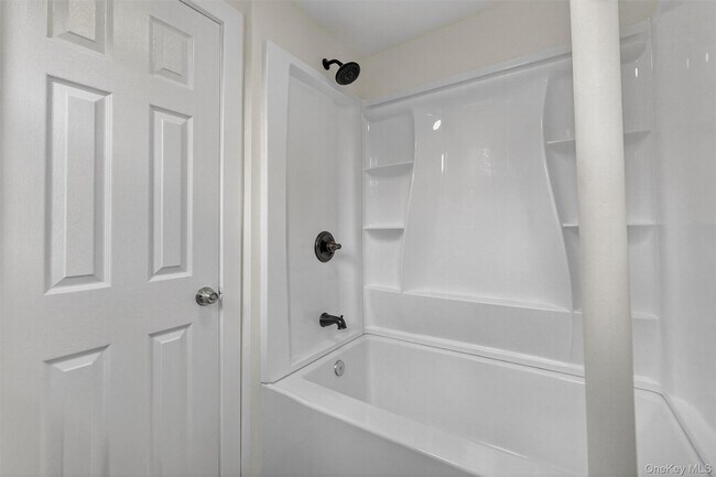 Building Photo - 2091 Maple Ave