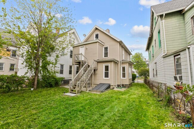 Building Photo - 651 Iranistan Ave