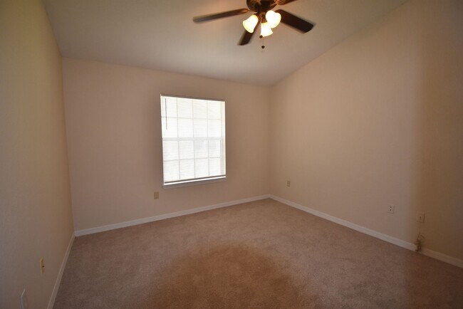 Building Photo - 1/1-Crescent Place at Lake Lotus! AVAILABLE NOW! Half off First FULL Month's Rent!