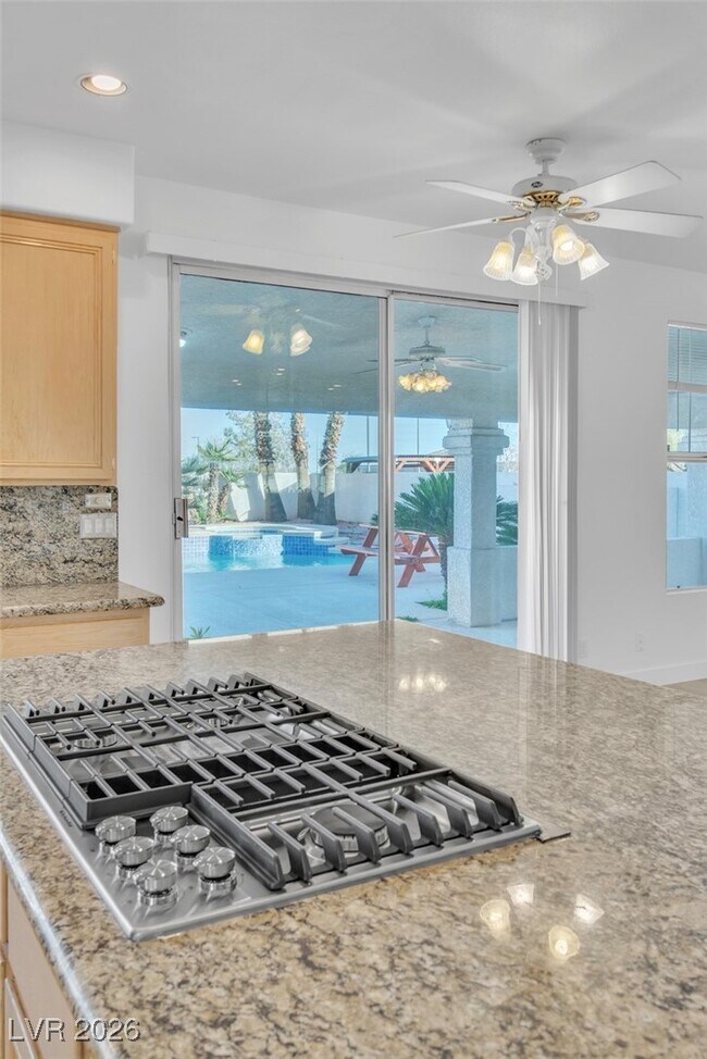 Building Photo - 3986 Windansea St